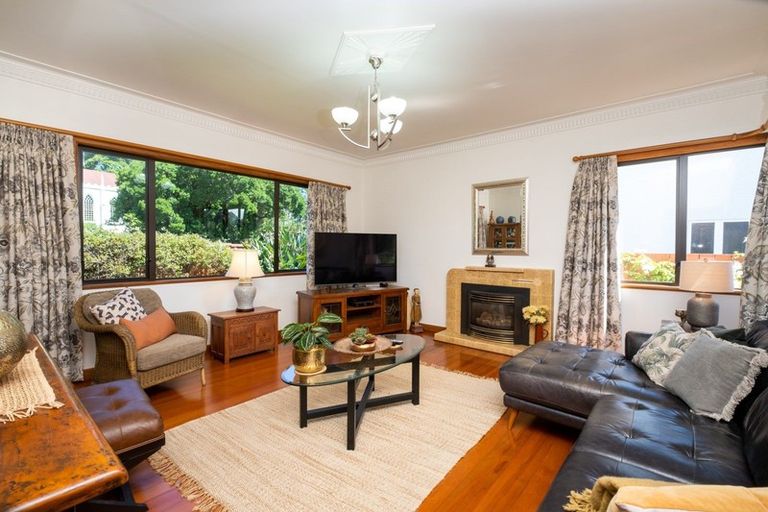 Photo of property in 61 Napier Terrace, Hospital Hill, Napier, 4110