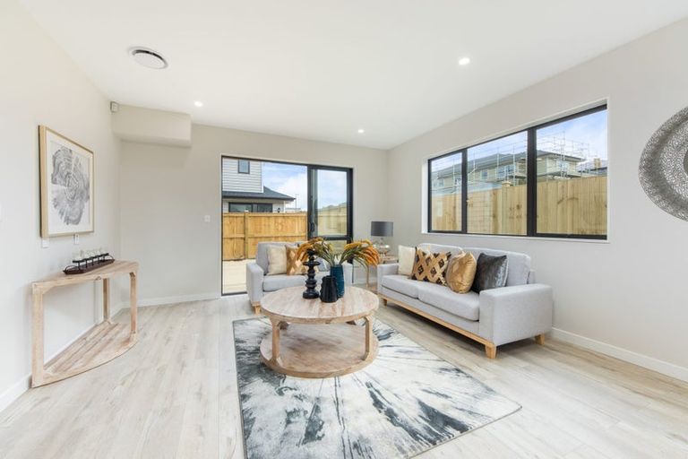 Photo of property in 19 Thomas Rielly Avenue, Hobsonville, Auckland, 0616