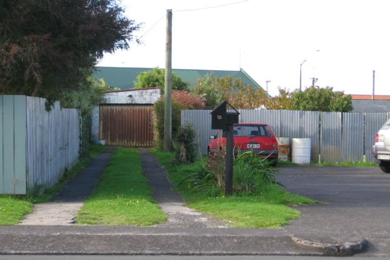 Photo of property in 1 Gloria Avenue, Te Atatu Peninsula, Auckland, 0610