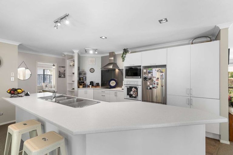 Photo of property in 12 Rangiwhea Road, Waiuku, 2123