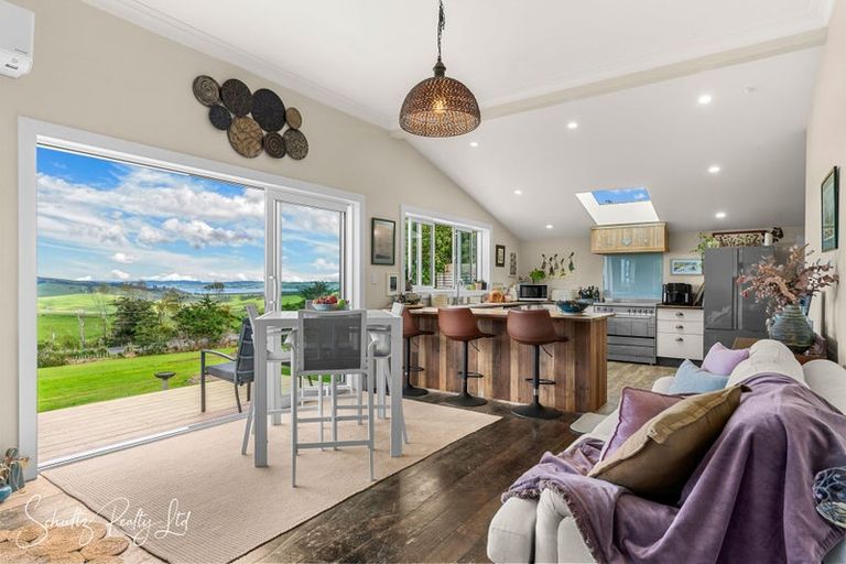 Photo of property in 17 Oparakau Road, Matakohe, 0594