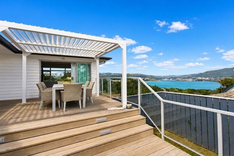 Photo of property in 17 Humphreys Grove, Titahi Bay, Porirua, 5022