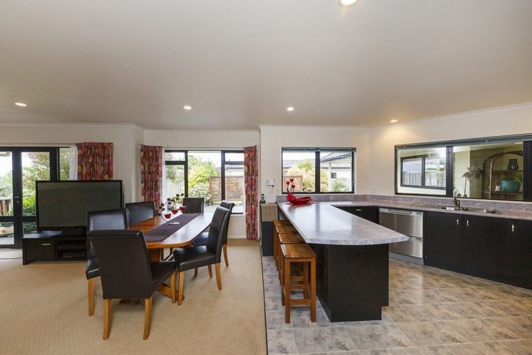 Photo of property in 146 Pacific Drive, Fitzherbert, Palmerston North, 4410