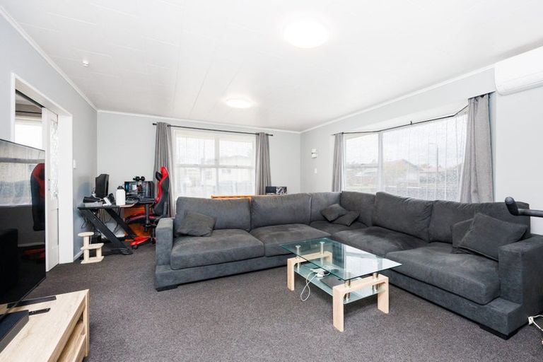 Photo of property in 24 Geraldine Crescent, Cloverlea, Palmerston North, 4412