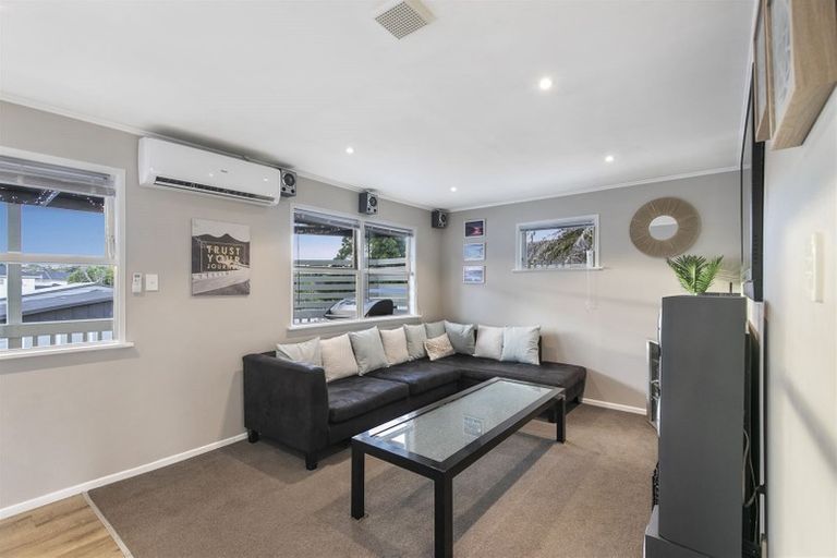 Photo of property in 17 Coburg Street, Henderson, Auckland, 0612