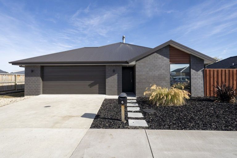 Photo of property in 6 Deans Place, Amberley, 7410