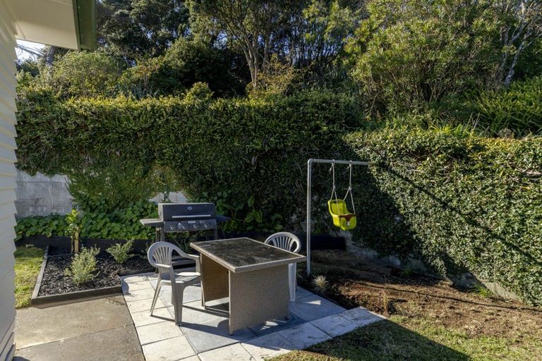 Photo of property in 15 Simons Street, Moturoa, New Plymouth, 4310