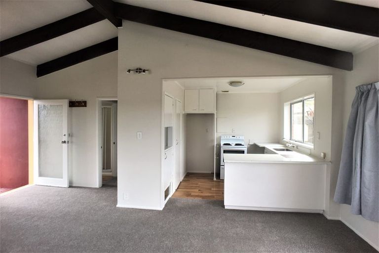 Photo of property in 23 Valley View Road, Glenfield, Auckland, 0629