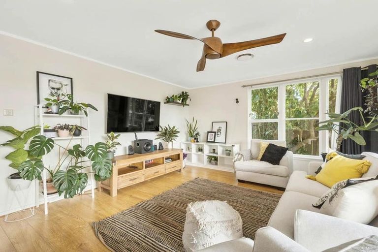 Photo of property in 47 Lysander Crescent, Beach Haven, Auckland, 0626