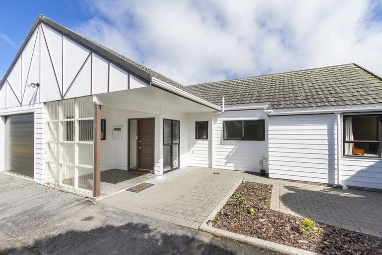Photo of property in 53f5 Dominion Park Street, Johnsonville, Wellington, 6037
