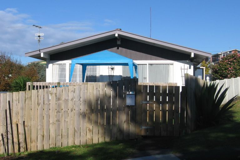 Photo of property in 17 Keegan Drive, Massey, Auckland, 0614