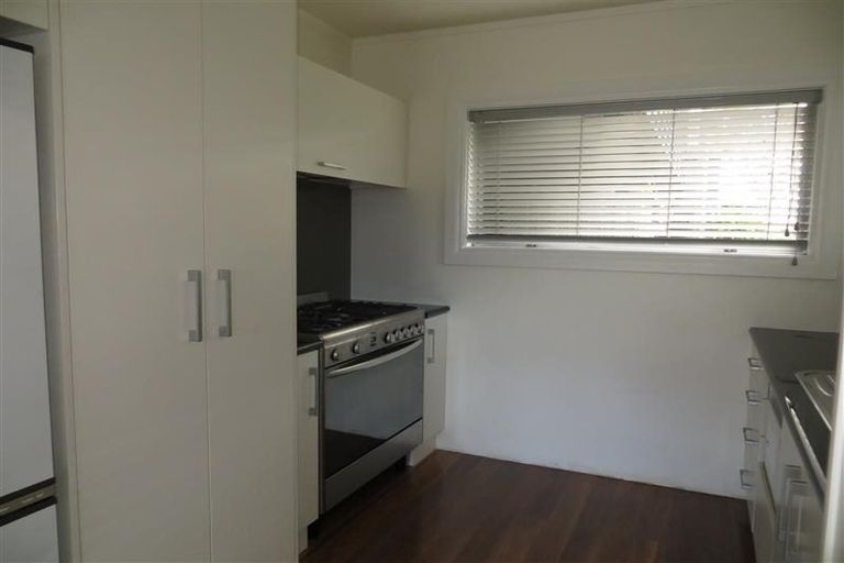 Photo of property in 2/23 Toroa Street, Torbay, Auckland, 0630