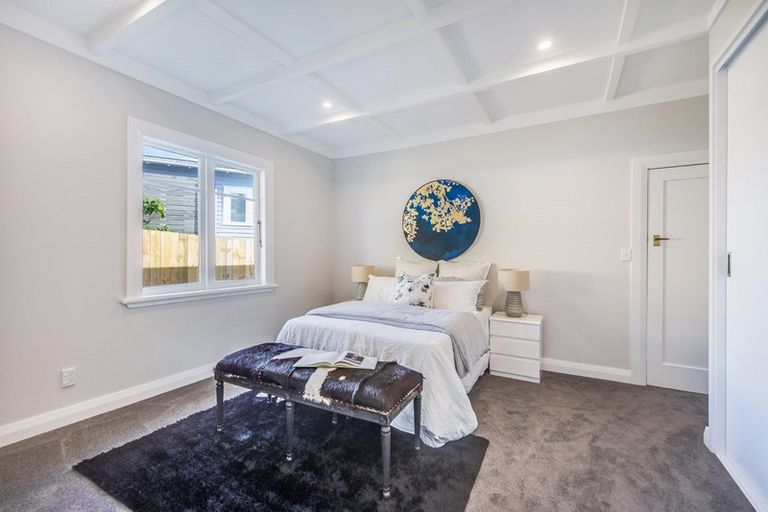 Photo of property in 21 Cambridge Road, Riverhead, 0820