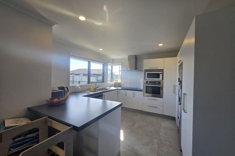 Photo of property in 28 Komata Crescent, Papamoa Beach, Papamoa, 3118