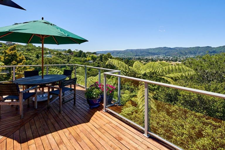 Photo of property in 60 Pomare Road, Tirohanga, Lower Hutt, 5010