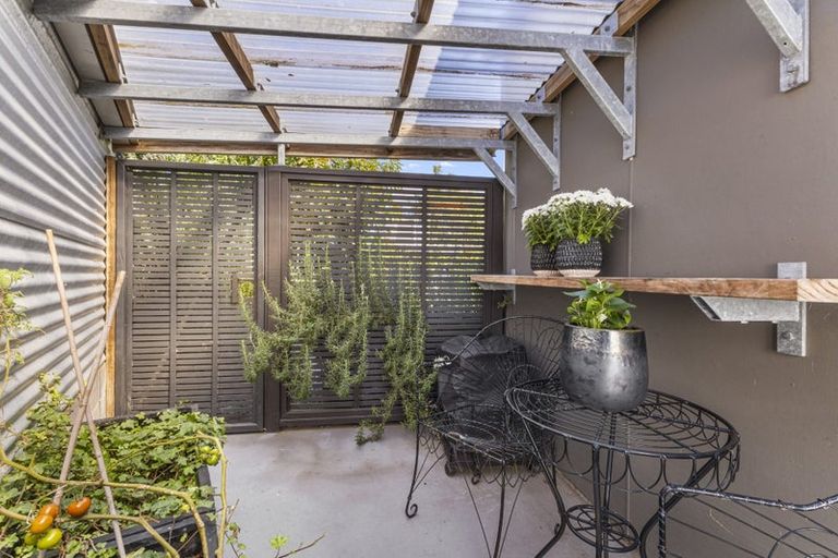 Photo of property in 298 Huatoki Street, Upper Vogeltown, New Plymouth, 4310