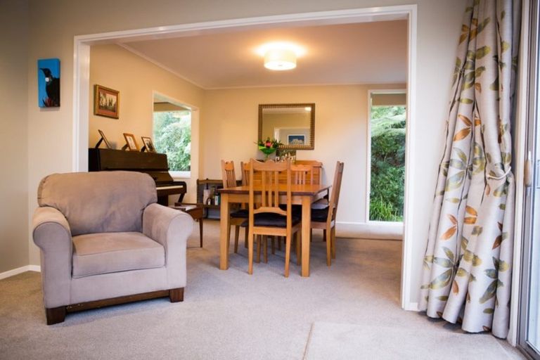 Photo of property in 68 Larsen Crescent, Tawa, Wellington, 5028