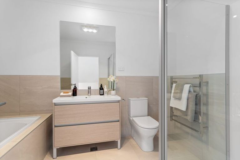Photo of property in 42 Cambie Avenue, Red Beach, 0932