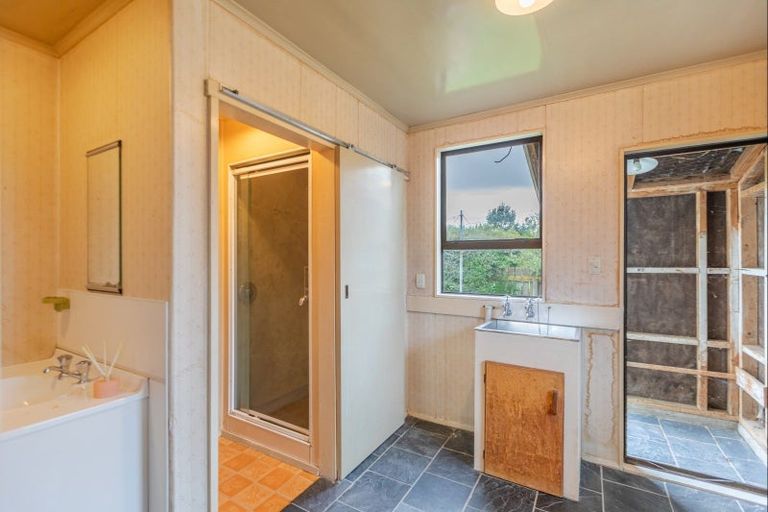 Photo of property in 16 Russell Street, Otane, 4202