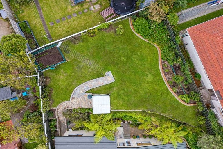 Photo of property in 129 Kahu Road, Paremata, Porirua, 5024