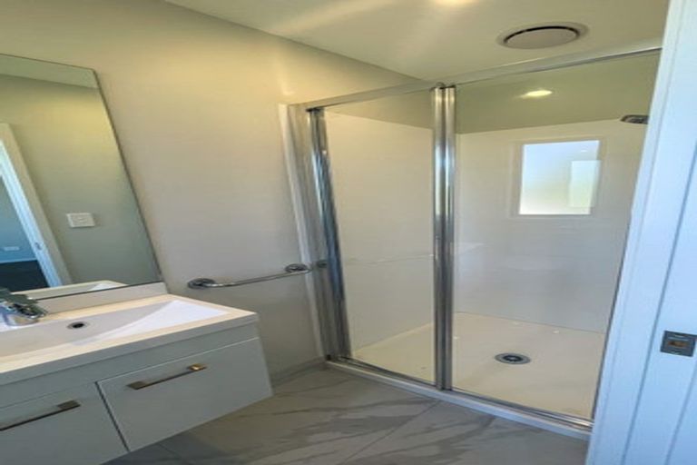 Photo of property in 4/51 Wharf Road, Te Atatu Peninsula, Auckland, 0610