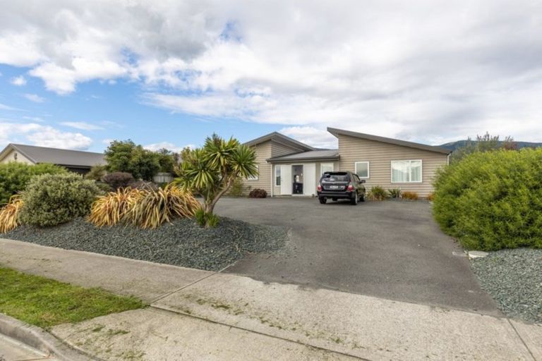 Photo of property in 32 Kendall View, Stoke, Nelson, 7011