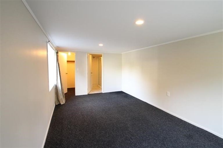 Photo of property in 5 Lysander Crescent, Beach Haven, Auckland, 0626