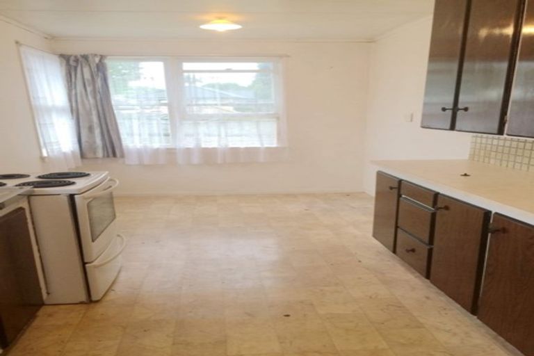 Photo of property in 23 Hill Crescent, New Lynn, Auckland, 0600