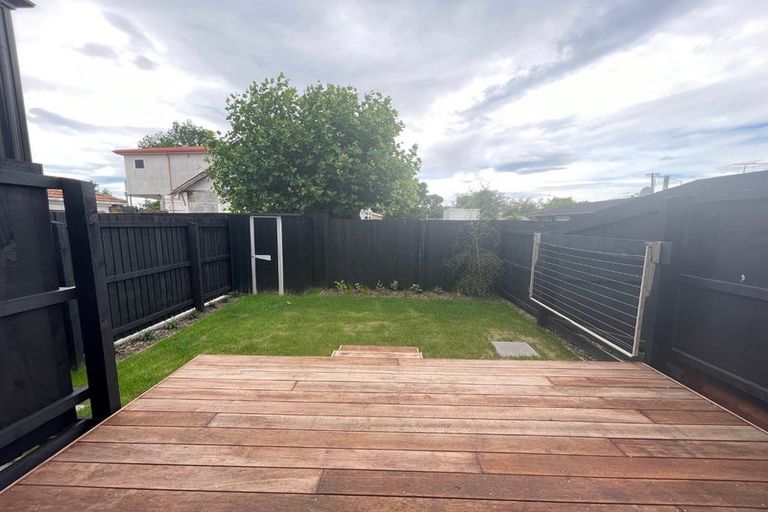 Photo of property in 9/27 New Brighton Road, Shirley, Christchurch, 8061