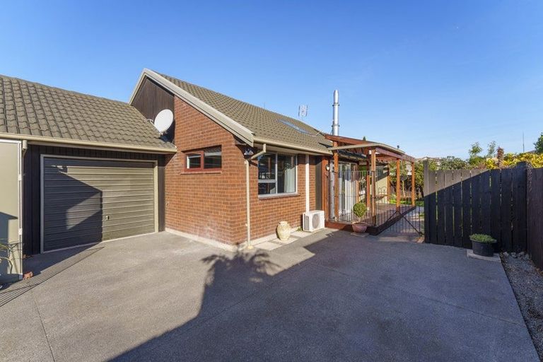 Photo of property in 2/49 Sarabande Avenue, Redwood, Christchurch, 8051