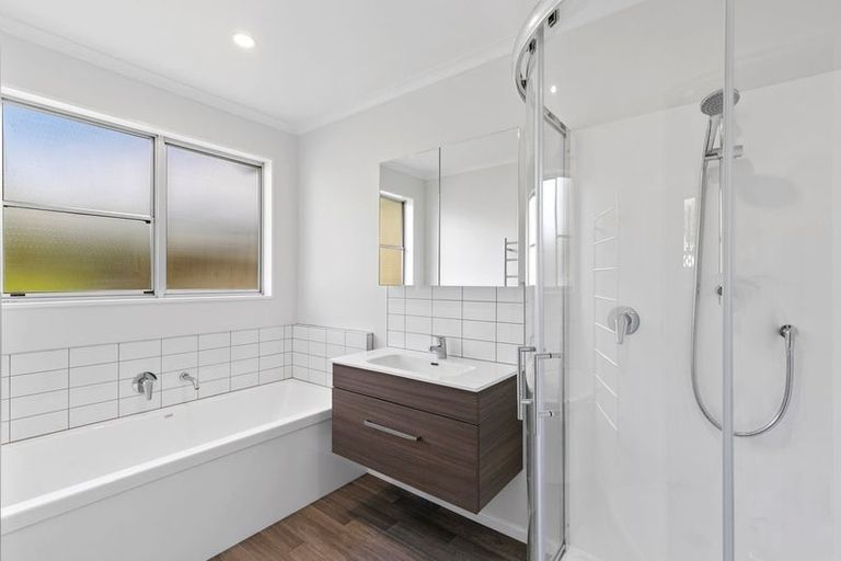 Photo of property in 97 Glanmire Road, Newlands, Wellington, 6037