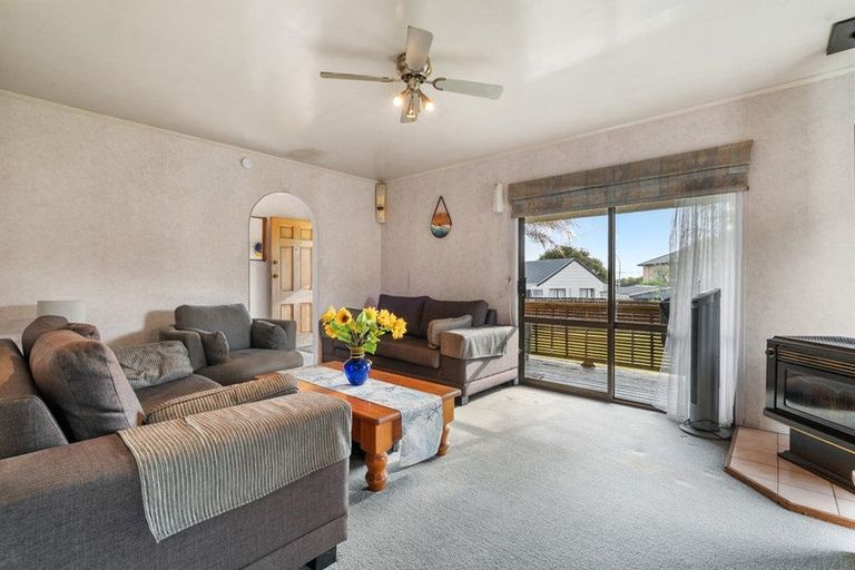 Photo of property in 5 Aronia Way, Goodwood Heights, Auckland, 2105