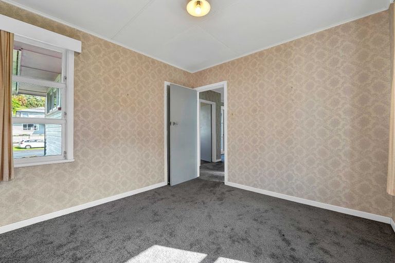 Photo of property in 71 Awanui Street, Merrilands, New Plymouth, 4312