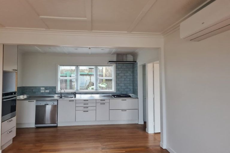 Photo of property in 54 Pioneer Road, Moturoa, New Plymouth, 4310