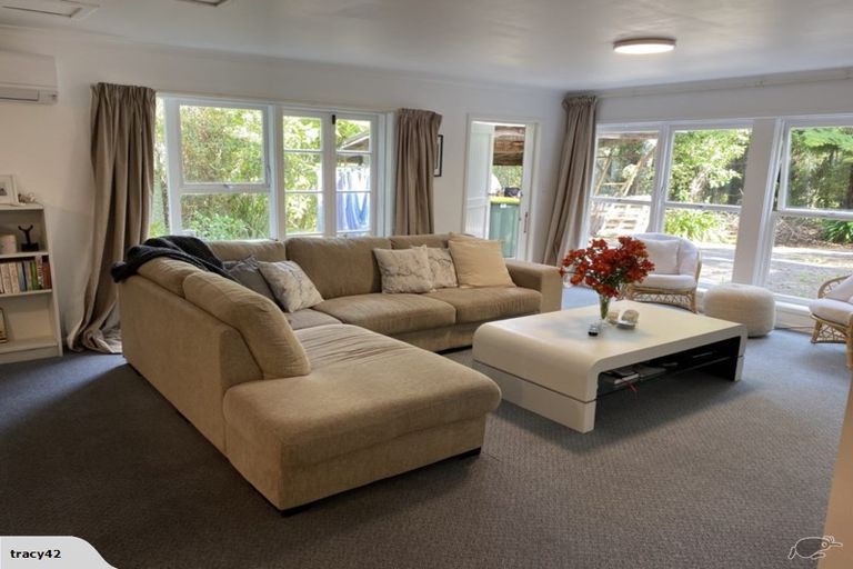 Photo of property in 53a Onedin Place, Titirangi, Auckland, 0604