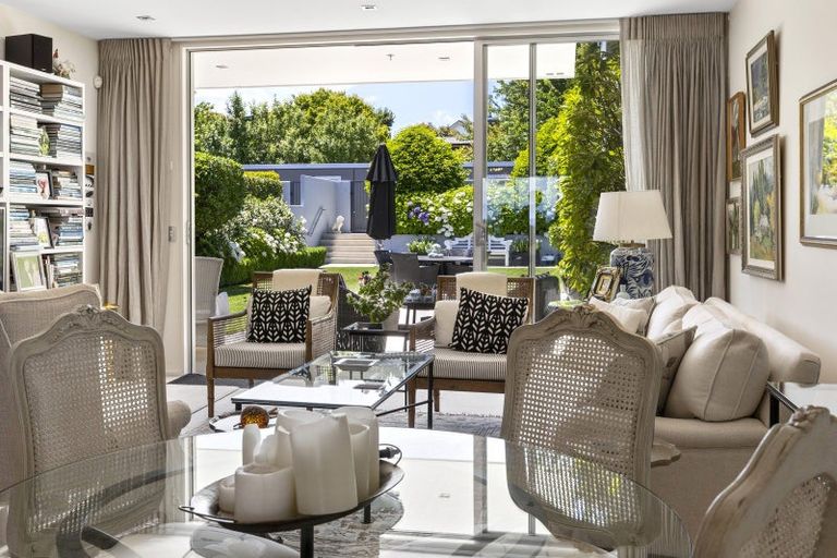 Photo of property in 110 Lake Terrace, Taupo, 3330