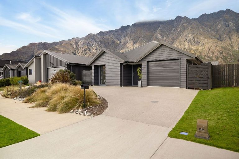 Photo of property in 41 Howden Drive, Jacks Point, 9371