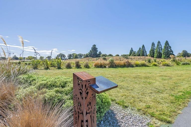 Photo of property in 12 Miromiro Street, Broomfield, Christchurch, 8042