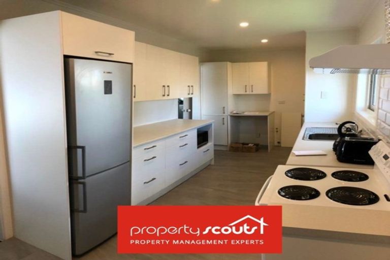 Photo of property in 70 Flanshaw Road, Te Atatu South, Auckland, 0610