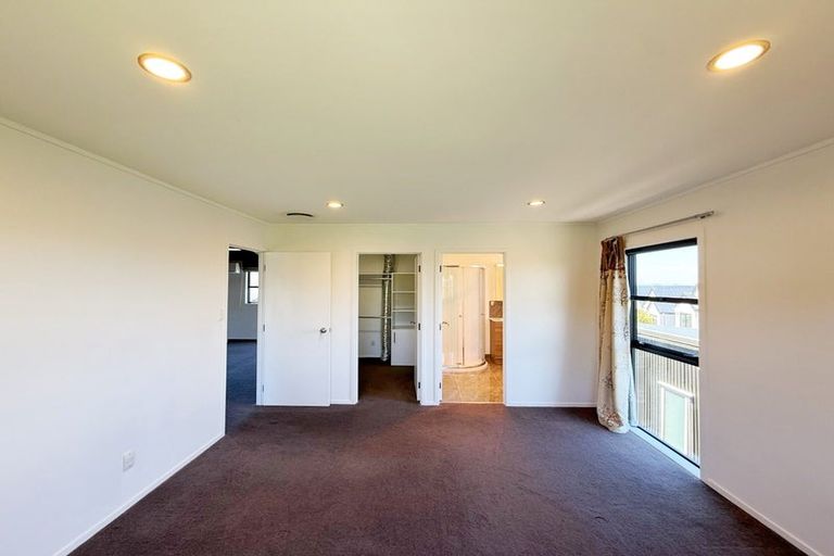 Photo of property in 113 Luckens Road, West Harbour, Auckland, 0618