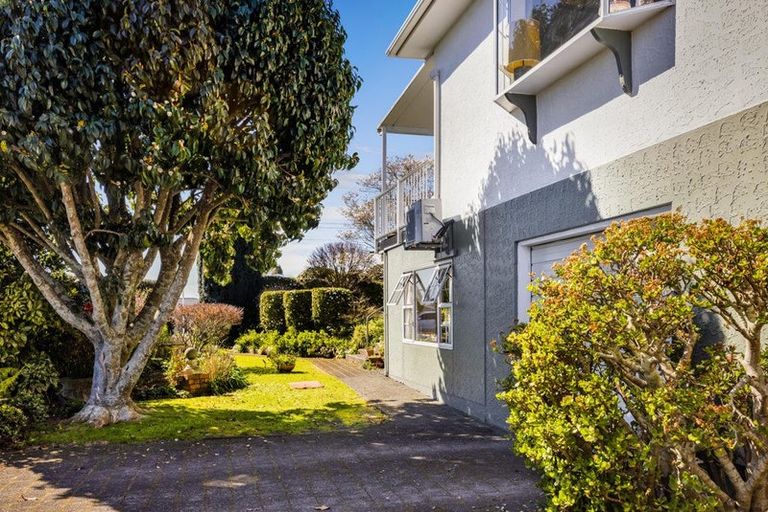 Photo of property in 32 Queens Road, Glen Avon, New Plymouth, 4312