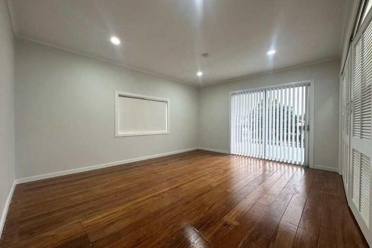 Photo of property in 720 Massey Road, Mangere, Auckland, 2022