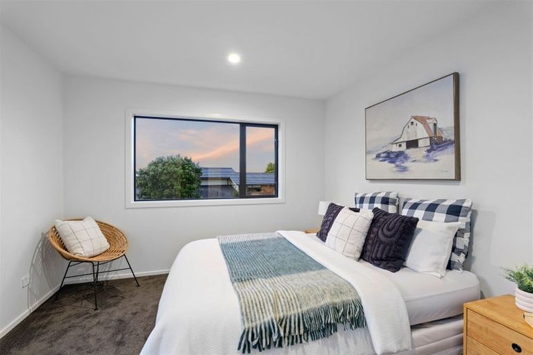 Photo of property in 17 Aratoro Place, Mount Pleasant, Christchurch, 8081