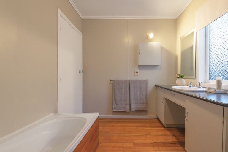 Photo of property in 14 Tensing Place, Khandallah, Wellington, 6035