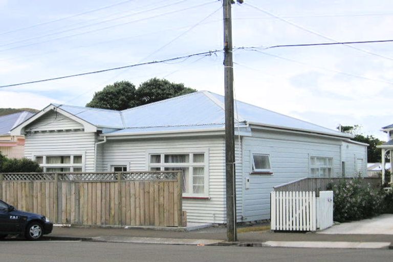 Photo of property in 9 Medway Street, Island Bay, Wellington, 6023