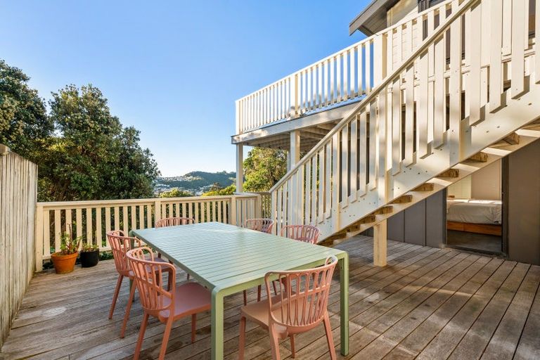 Photo of property in 147 Seatoun Heights Road, Miramar, Wellington, 6022