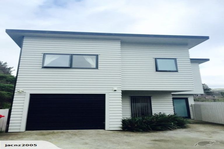 Photo of property in 19 Wantwood Grove, Churton Park, Wellington, 6037