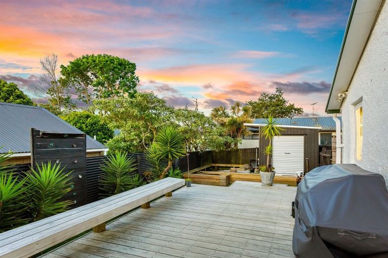 Photo of property in 5 Don Buck Road, Henderson, Auckland, 0614