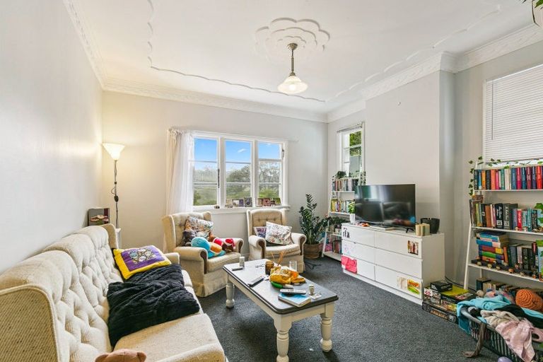 Photo of property in 79 Garden Road, Northland, Wellington, 6012