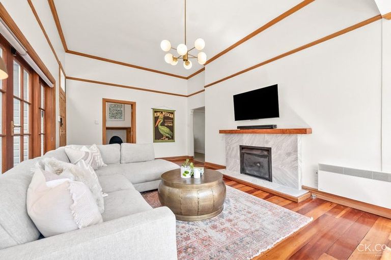 Photo of property in 2 Barton Road, Heretaunga, Upper Hutt, 5018